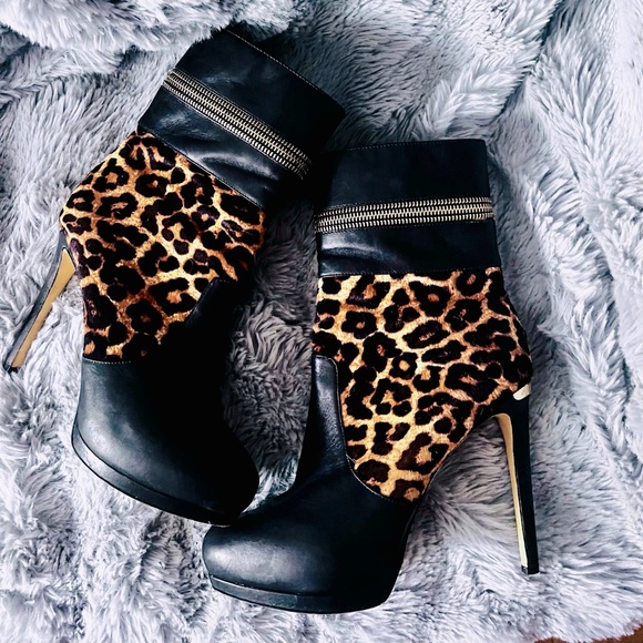 Micheal Kors leather Boots - Picture 1 of 9